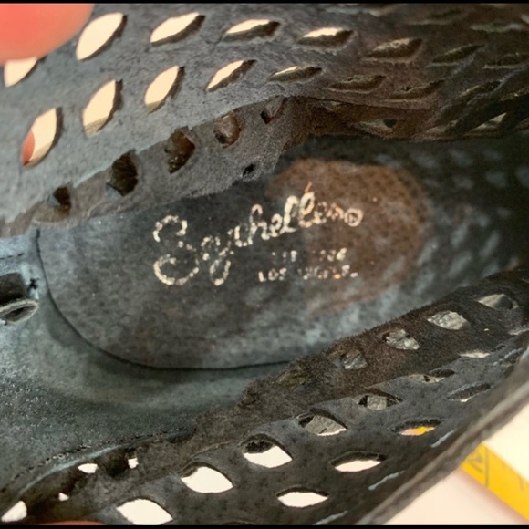 Seychelles Black Leather Laser Cut Ankle Boots - Picture 7 of 8